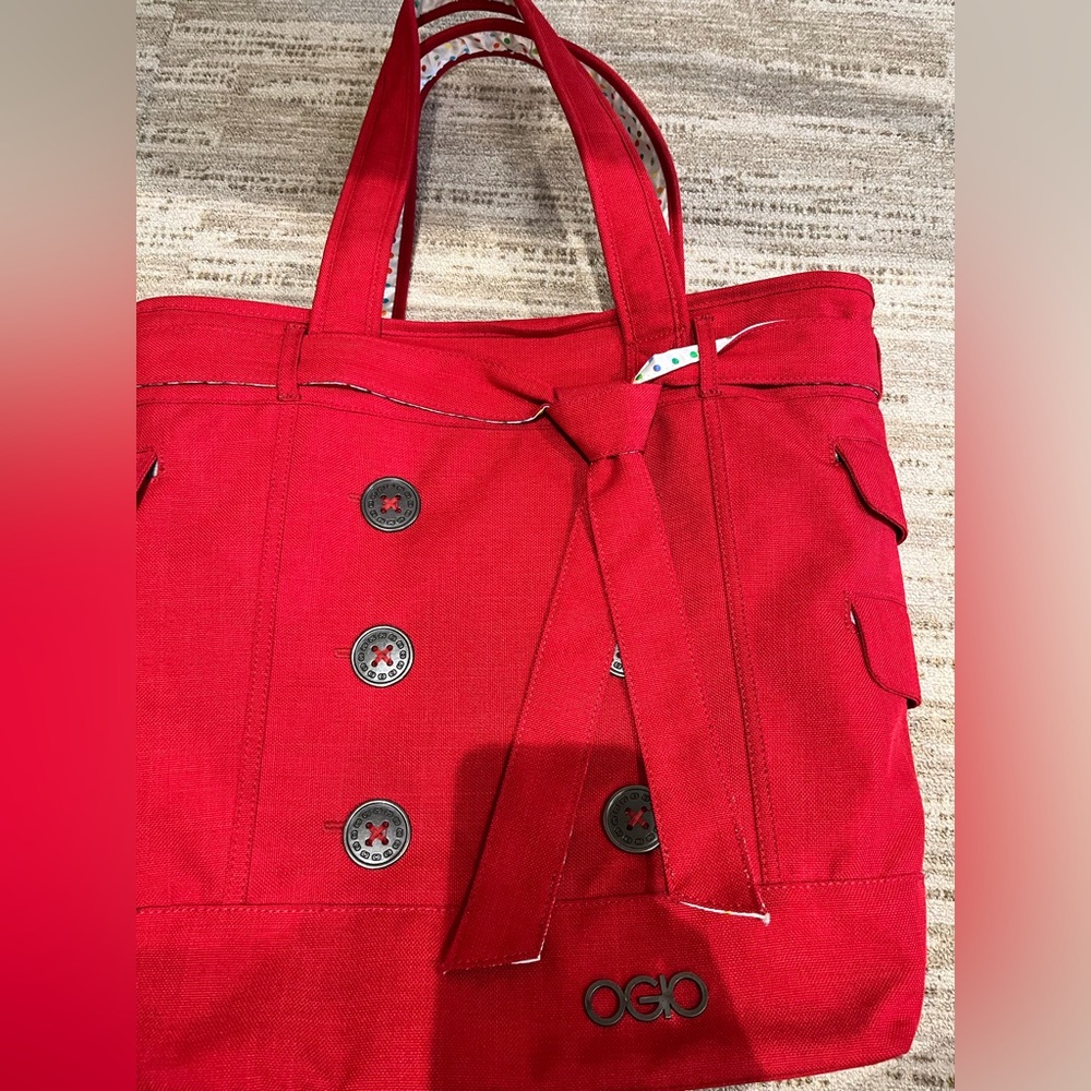 Pre-owned red Ogio laptop shoulder bag.